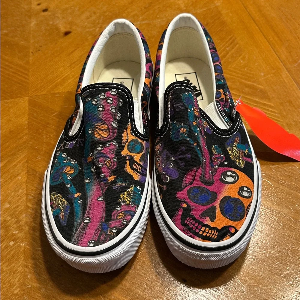 Women’s VANS Sneakers Classic Slip-On Peace Paisley Skulls Trippy NEW - Picture 2 of 6